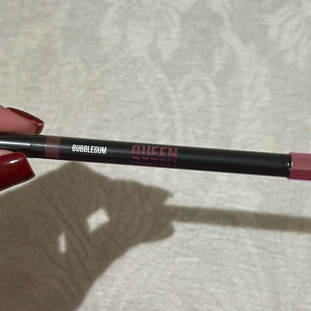 Queen Cosmetics On Lock lip liner in Bubblegum - Picture 2 of 3